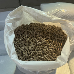 Miscanthus Pellets Animal Bedding 15kg/30ltr bag (£4.99 per bag if you order 70 bags on a pallet)