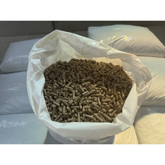 Miscanthus Pellets Animal Bedding 15kg/30ltr bag (£4.99 per bag if you order 70 bags on a pallet)